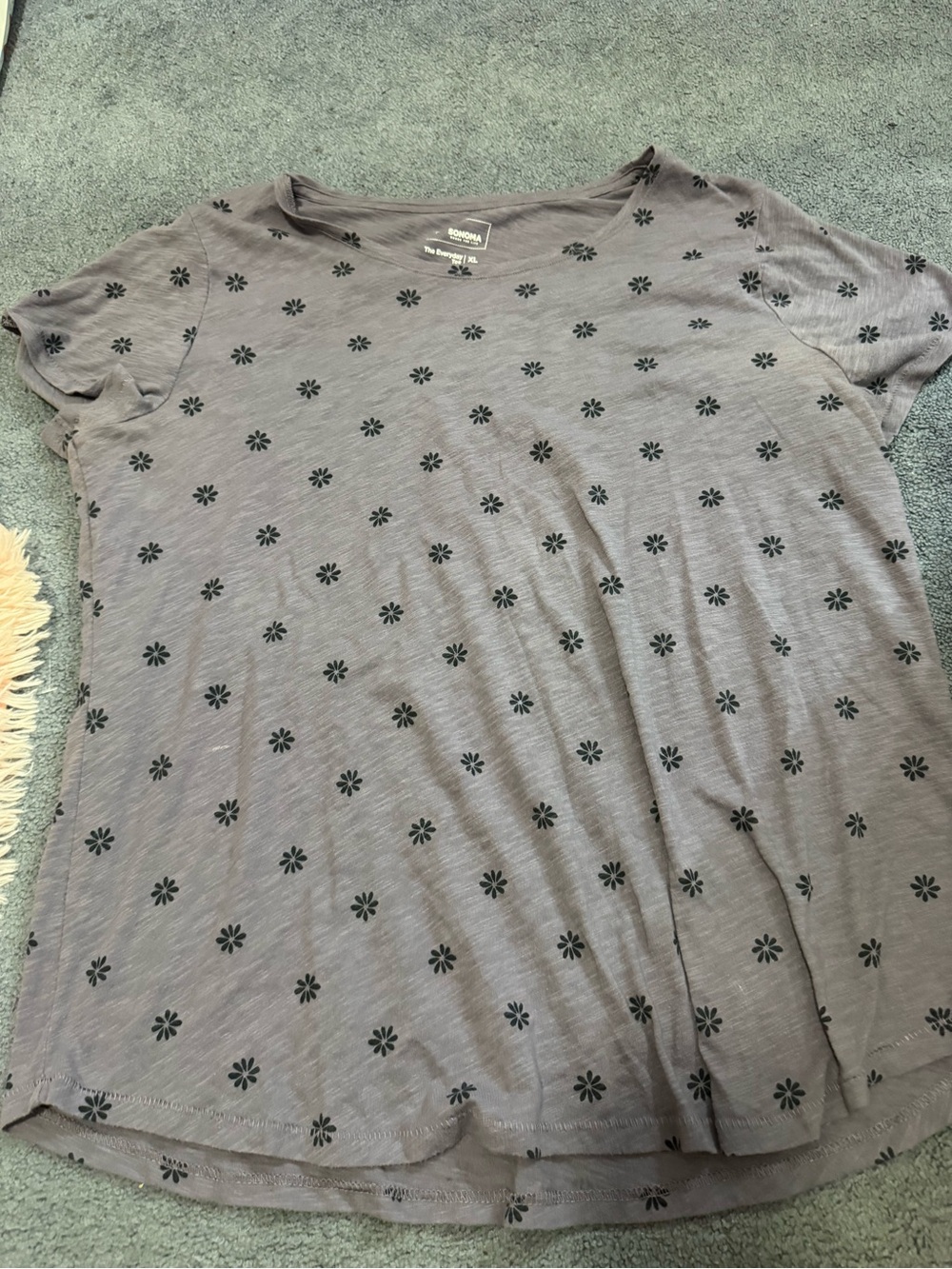 Sonoma Tee with Black Daisy Print